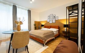 Brand new! Selfcheck-in, King size bed, free Wi-Fi
